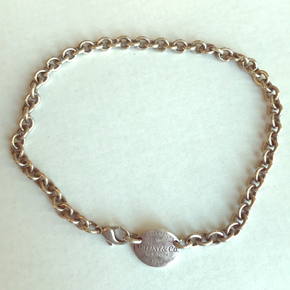 AUTHENTIC TIFFANY & CO Clasp Necklace